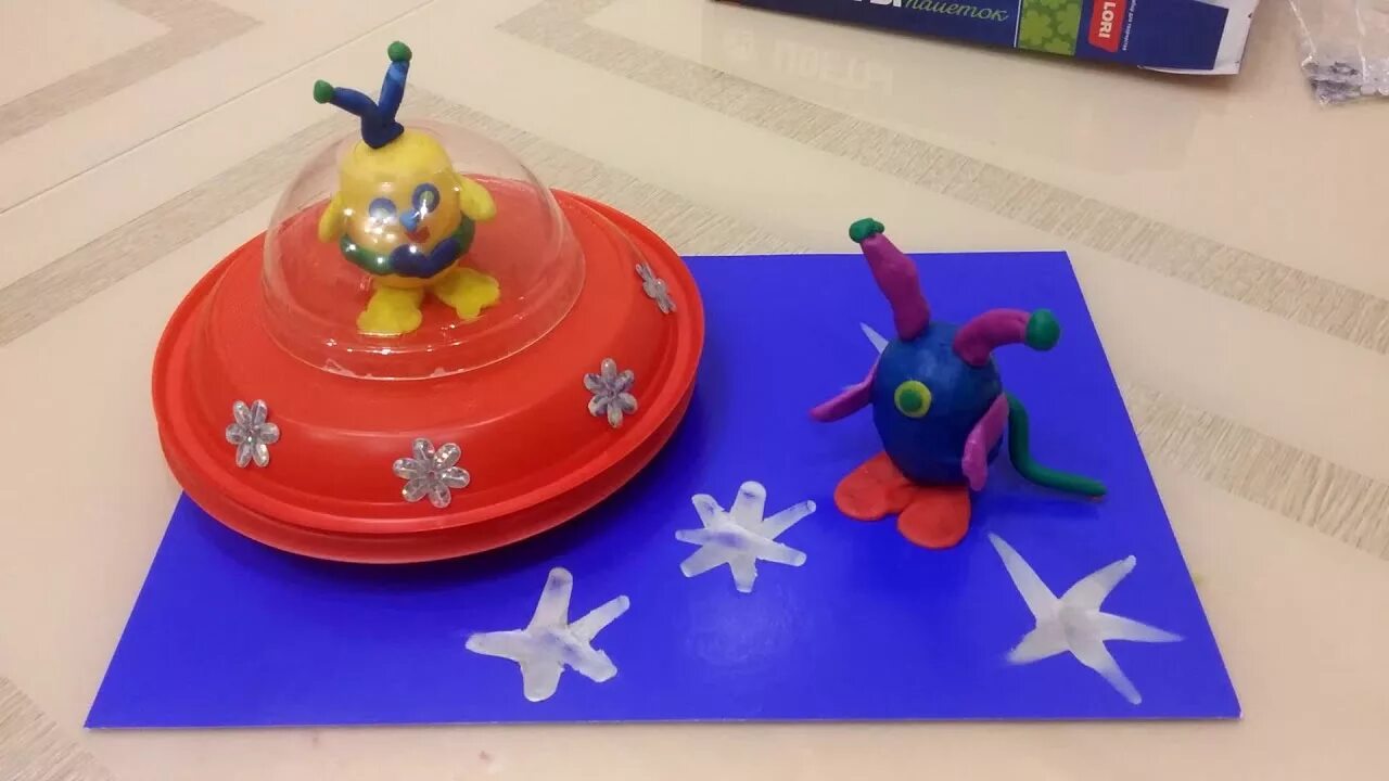 Летающая тарелка поделка в садик. Летающая тарелка в детский сад. Поделка ко Дню космонавтики. Поделка летающая тарелка в детский сад