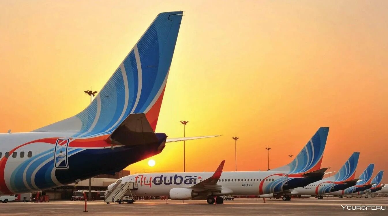 Полет на самолете дубай. Авиакомпания Fly Дубай. Аэропорт Дубай flydubai. ОАЭ самолет flydubai. Самолеты авиакомпании Флай Дубай.