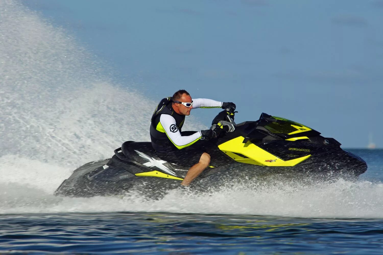 Sea racing. Водный скутер BRP. Гидроцикл Сейду. Спортивный Водный мотоцикл. Водный гидроцикл.