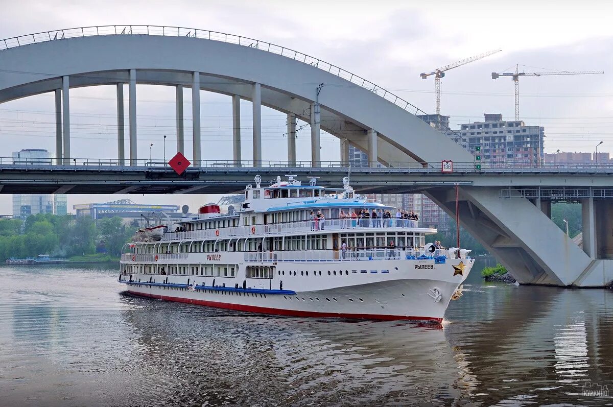 Москвы. Теплоход москва 57 санкт-петербург. Речной трамвай химки. Круизный теплоход «санкт-петербург». Канал имени москвы северный вокзал.