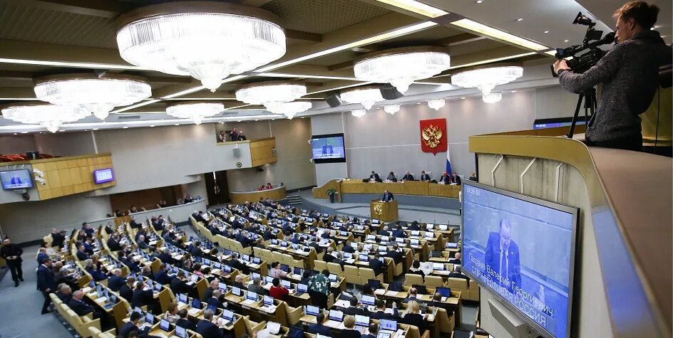 Дума вакансии москва. Правительственный час в госдуме. Государственная дума москва. Как попасть в государственную думу на работу. Депутатское место.