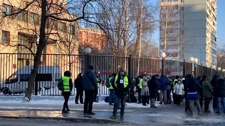 Бабушкинский суд г москвы сайт. Навальный суд Бабушкинский суд. Бабушкинский суд Москвы внутри. Кого сегодня судили в Бабушкинском суде. Бабушкинский суд зал 405 фото.