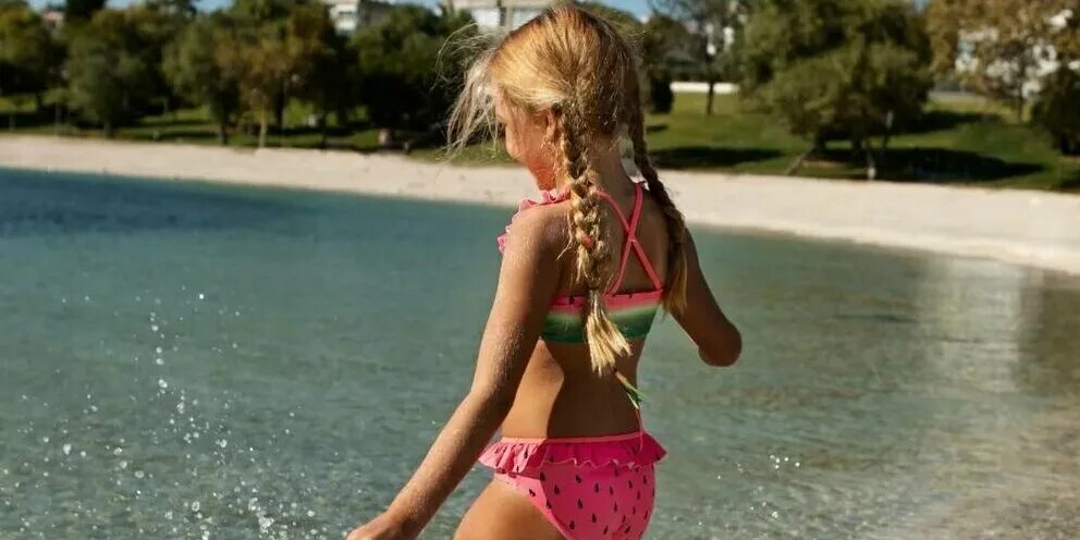 Летняя девочка видео. Летняя девочка видео. Девочки в летнем лагере. Девочка 10 лет на даче. Летняя девочка видео.