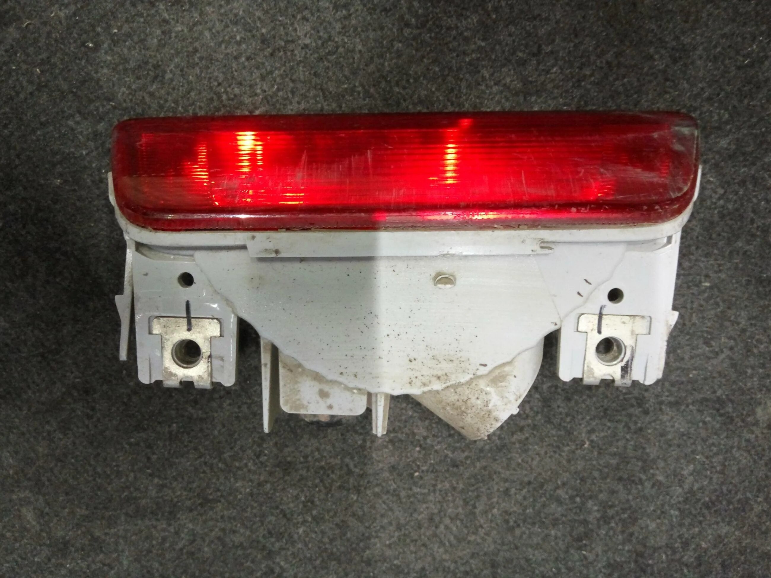 X trail t30 задние фонари. Задние фонари х-трейл т-31. Nissan x-trail доп стоп лампа. Фонарь задний левый nissan x-trail t31. Фонари на ниссан х-трейл т31.