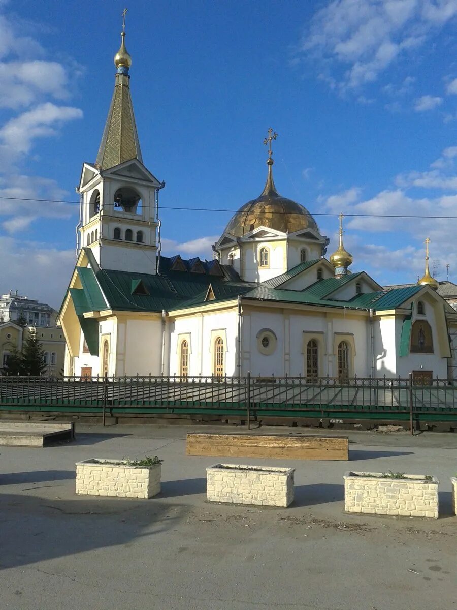 Церковь около цирка новосибирск. Воскресенский новосибирск. Воскресенский новосибирск. Храм вознесения господня новосибирск. Храм вознесения господня новосибирск.