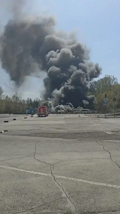 Континент горит новокузнецк. Пожар. Аэропорт Новосибирск пожар. Пожар в аэропорту Новокузнецк. Подар аэропорта в Новокузнецк.