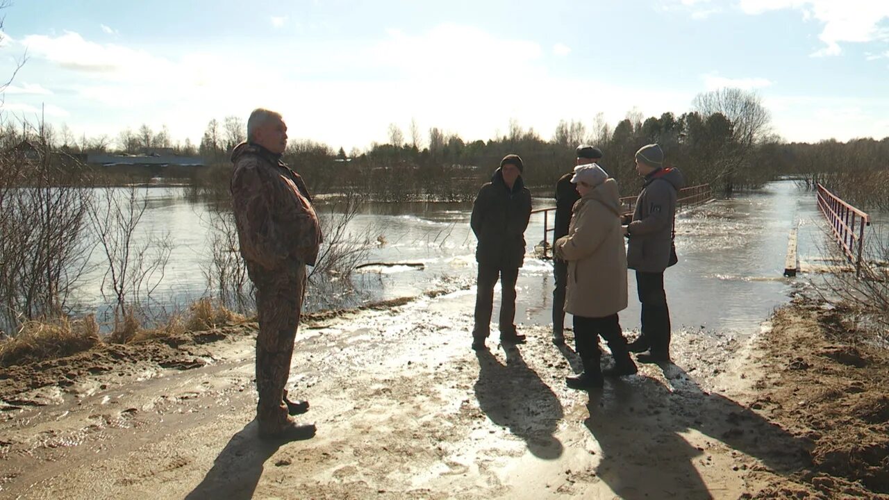 Псков половодье. Весеннее половодье. Подтопление Неелово Псков. Весенний паводок. Ледоход псков