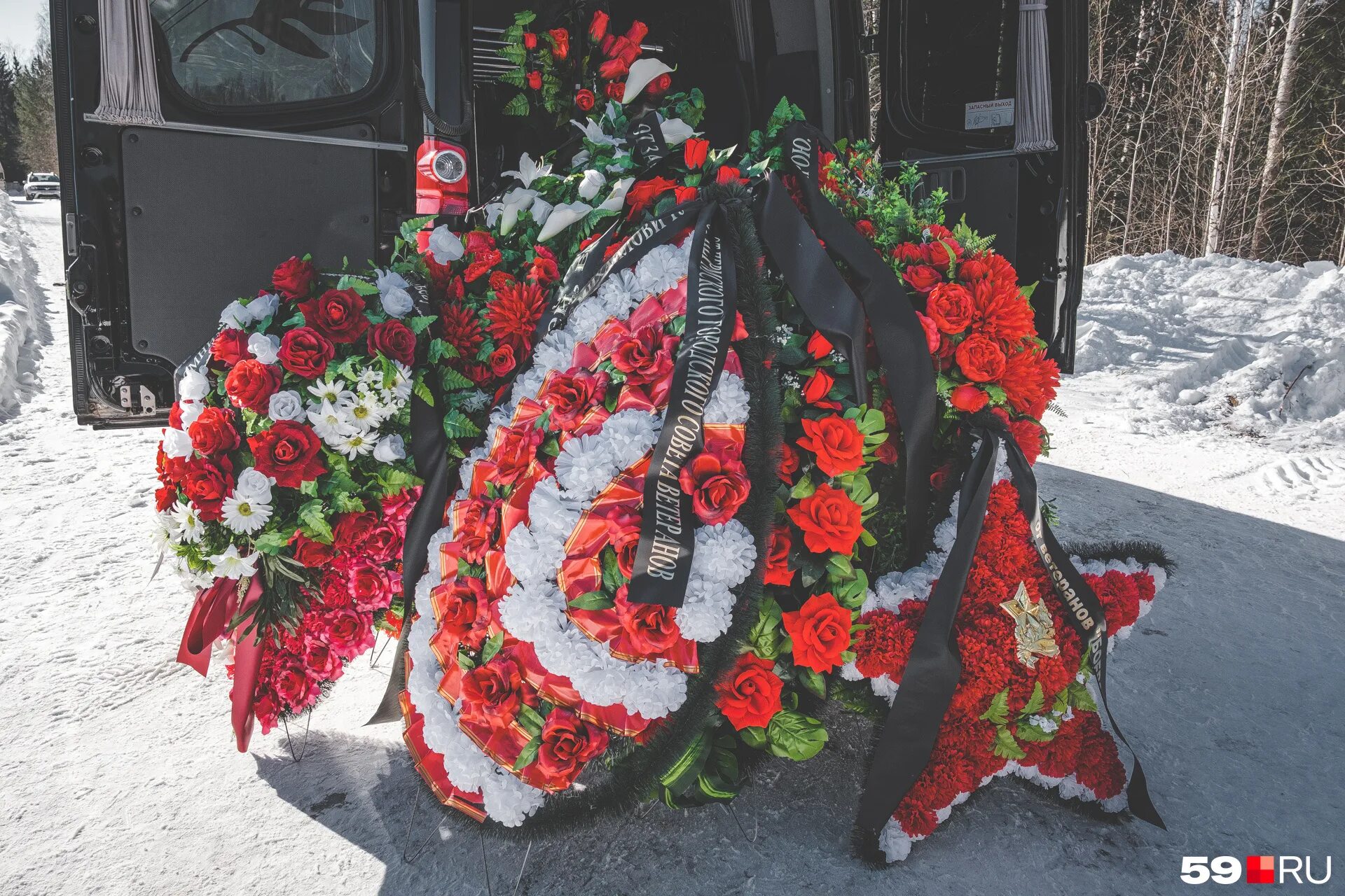 Баринова школа 37 умерла. Матери погибших на Украине. Похороны солдат с Украины в Пермском крае.