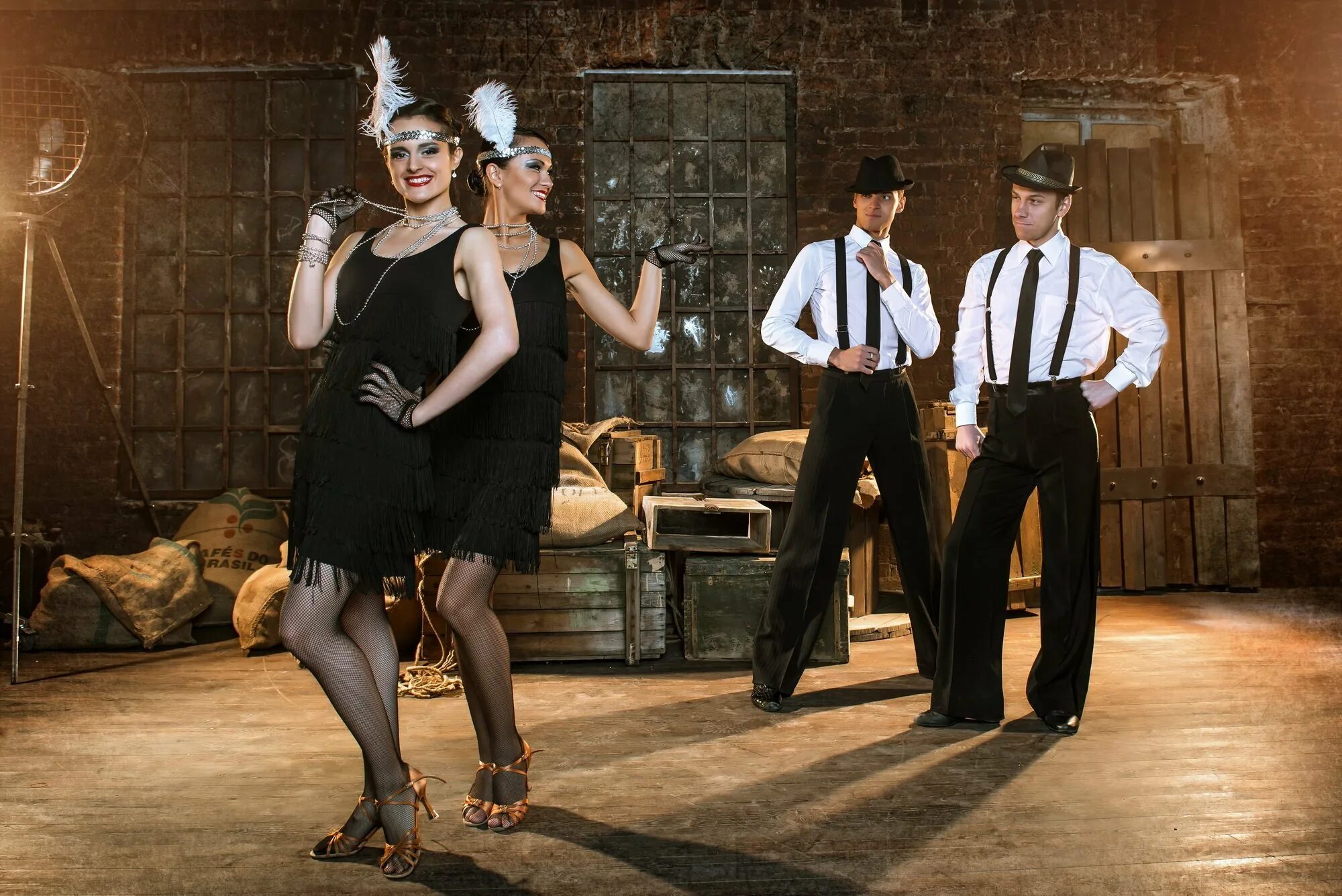 Стиль мафия великий гэтсби. Чикаго стайл. Чикаго стайл. Чикаго гангстеры 20-х. Чикаго мафия гангстеры вечеринка.