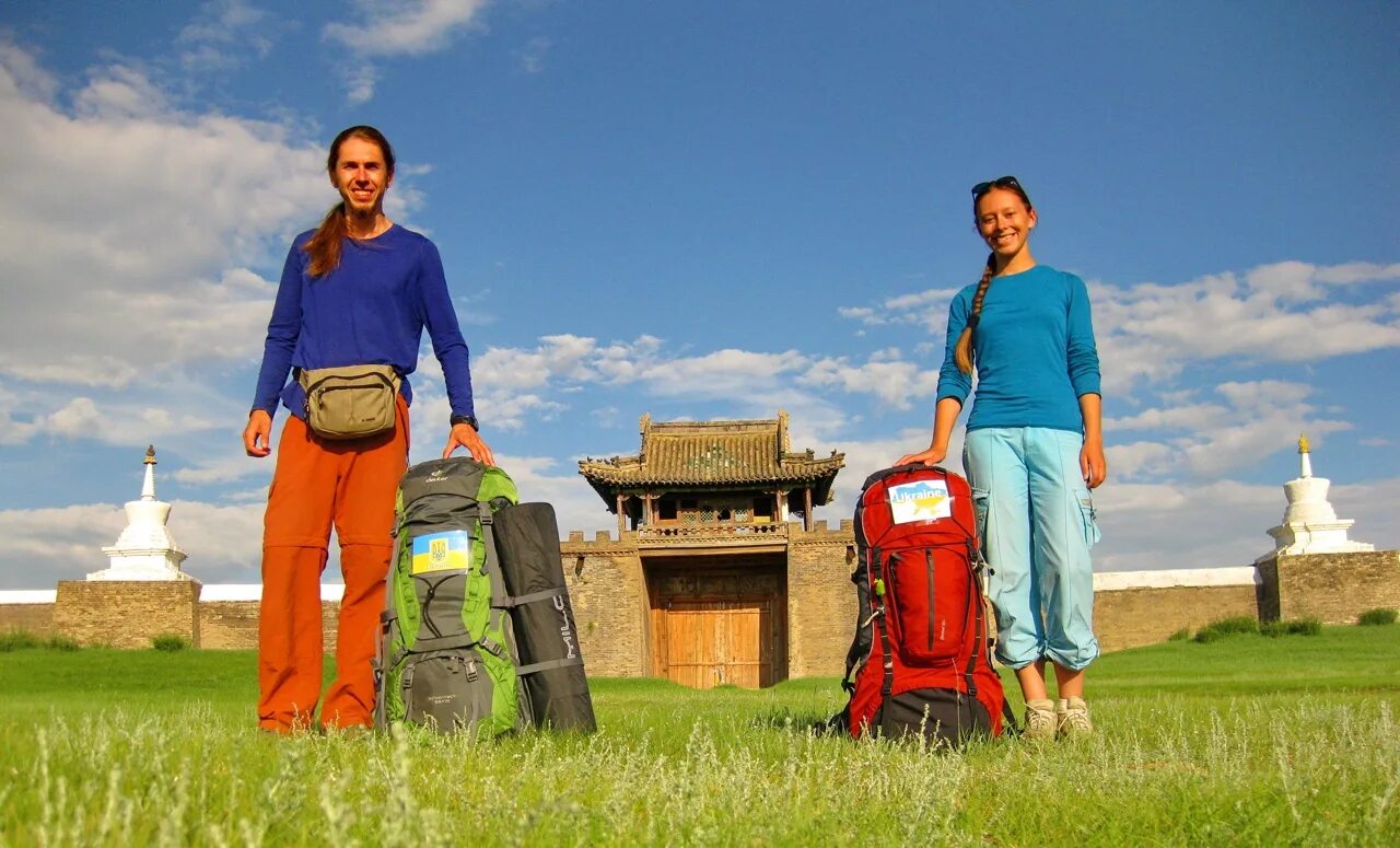 Волонтерство и путешествия. Женщина путешествует. Путешествие с кэшбэком. Самое дешевое путешествие. Женщина на лайнере.