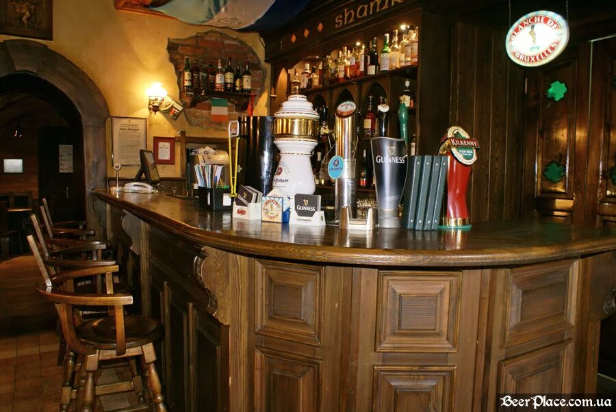 Шемрок декабристов 27. Паб shamrock королёв. Паб шамрок. Ирландский паб шемрок королев. Шамрок королев паб меню.