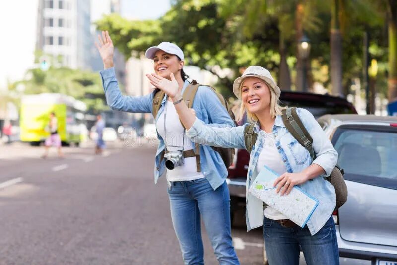 Фотографии туристов молодых девушек и парней. Иметь хорошего гида. Tourists may. Tourists may. Путешественник в городе.