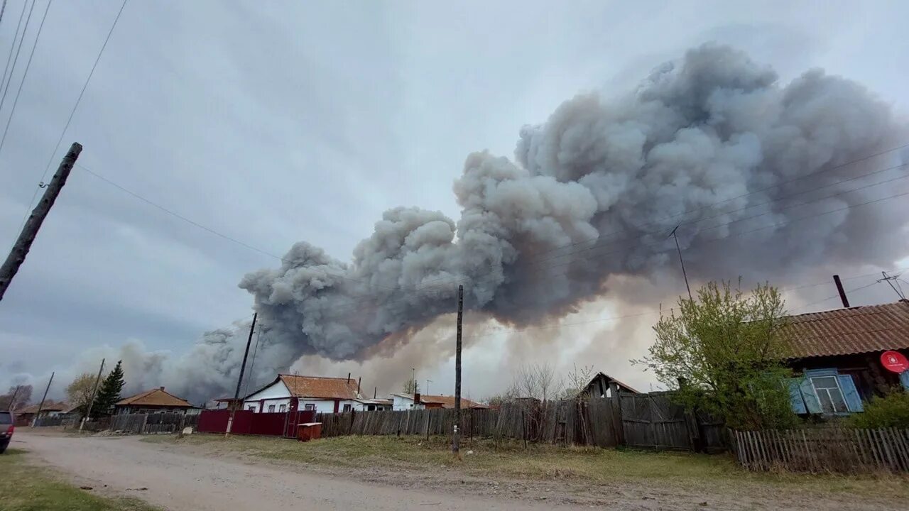 Пожар в минусинске сейчас. Тушение пожара. Уяр пожар. 05. 2022.