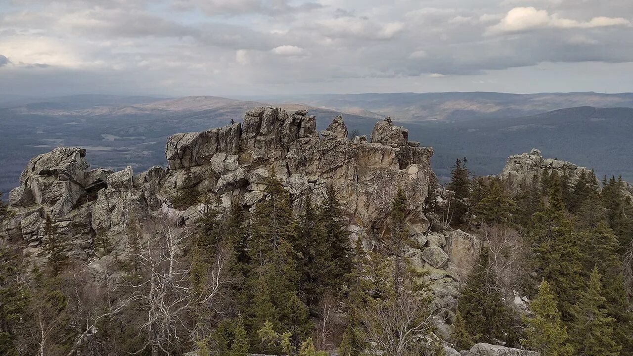 Фото красивой пристин над озером. Гора защита приполярный урал. Гора свердлова. Ледники приполярного урала. Хребет сабля приполярный урал.
