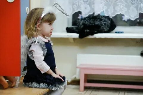 Девочка читает стихи