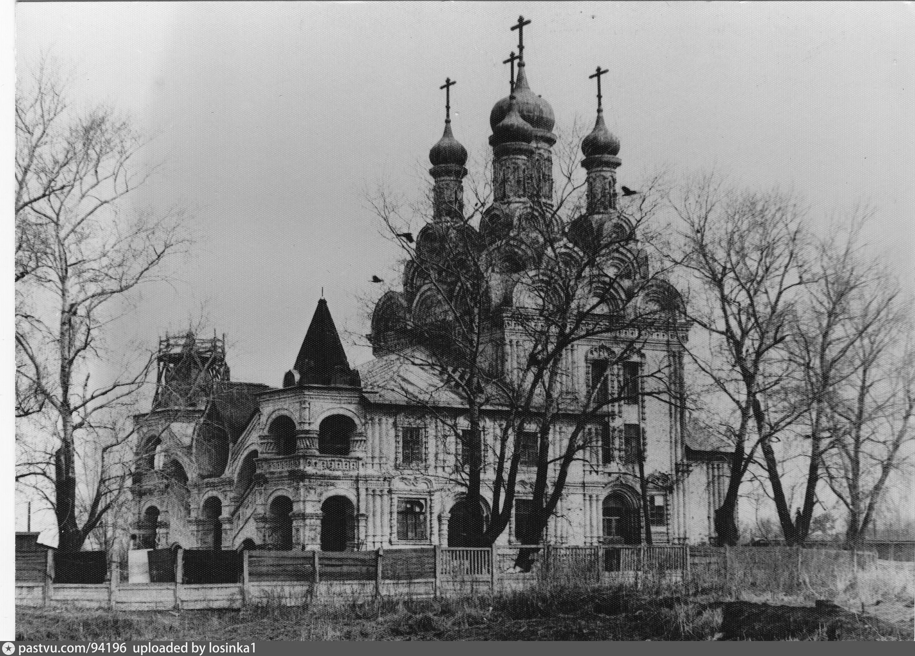 Старая православная церковь. Храм Тайнинское Мытищи. Церковь села Тайнинское. Храм в селе Тайнинское Мытищи. Благовещенская Церковь Мытищи.