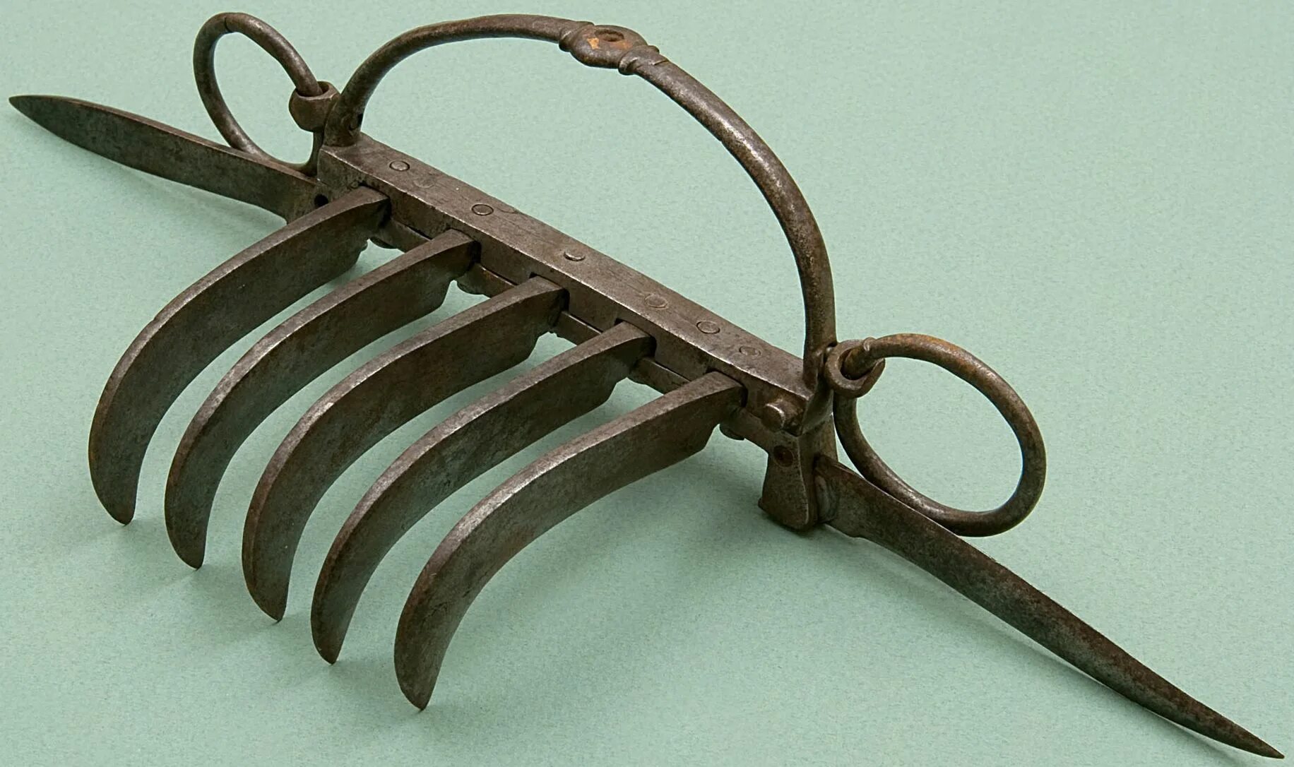 Бензобак 2217. Пробка топливного бака briggs stratton 692046. 110 л (1/3). Сапун stihl ms 250. Бак оцинк.