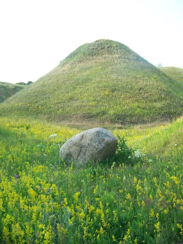 алатырь гора. гора алатырь. алатырь гора. алатырь гора. бел горюч камень алатырь.