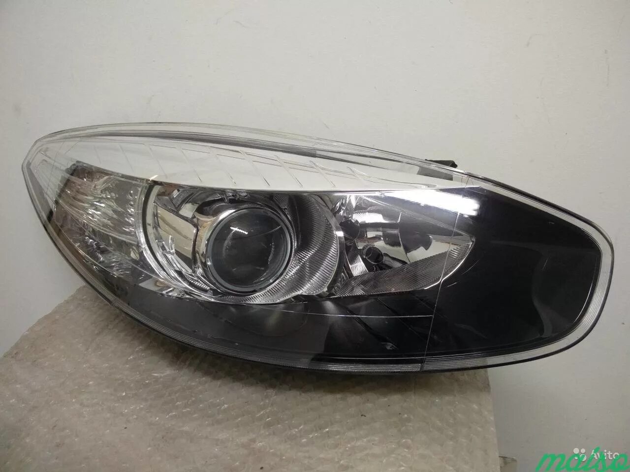 Линзованные фары флюенс. Фара fluence. Фара левая рено флюенс. Фара рено флюенс 2010 года. Renault fluence led фары.