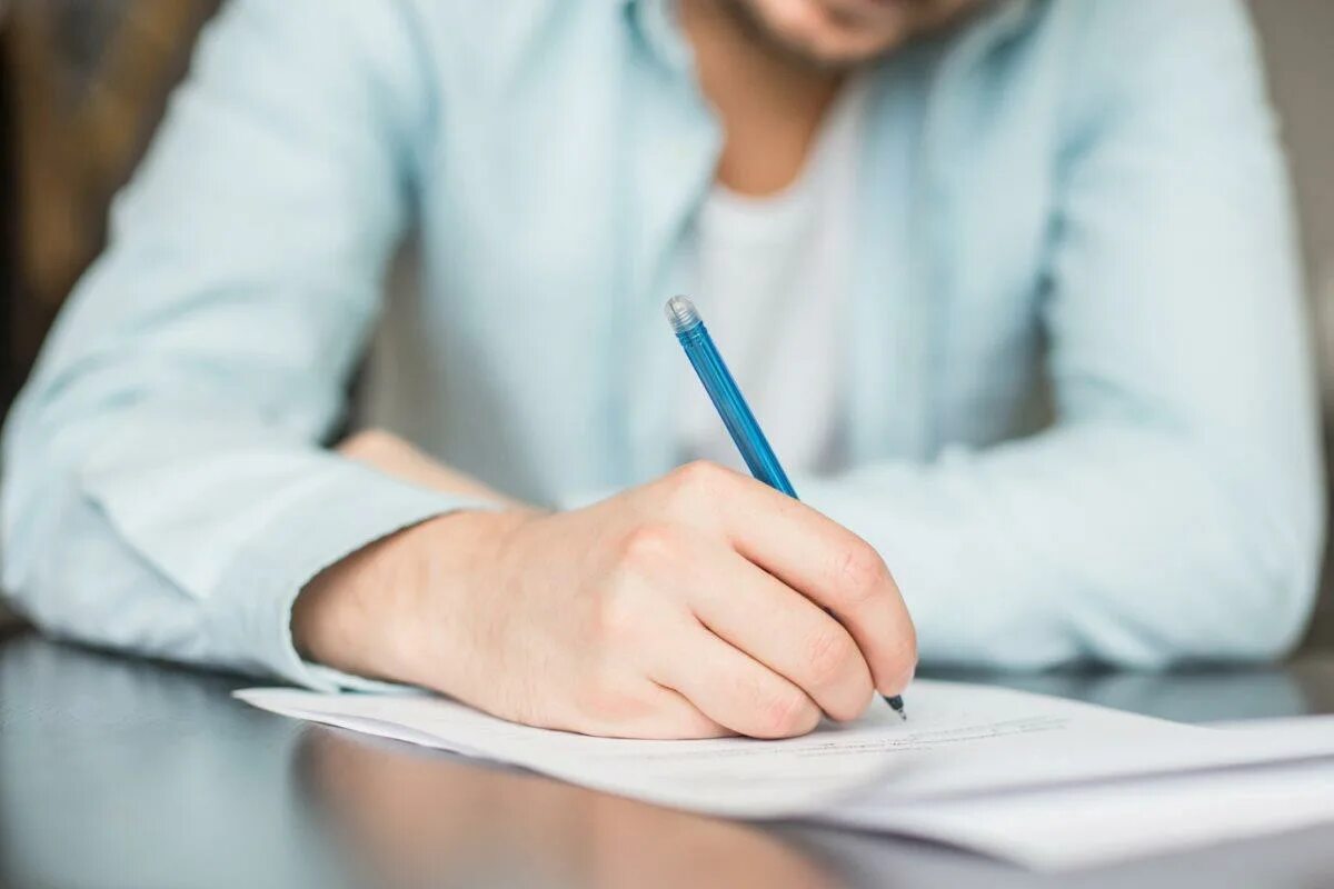 Человек на собеседовании. Консультация пациента. Переговоры с клиентом. Прием у психолога. Менеджер с телефоном.