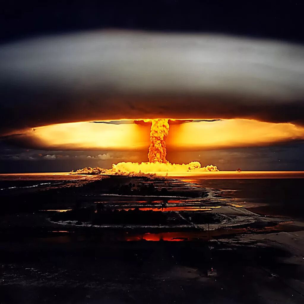 Атомные испытания. Царь-бомба ядерное оружие. Ядерный взрыв 100 мегатонн. Ядерный гриб. Тактическое ядерное оружие.