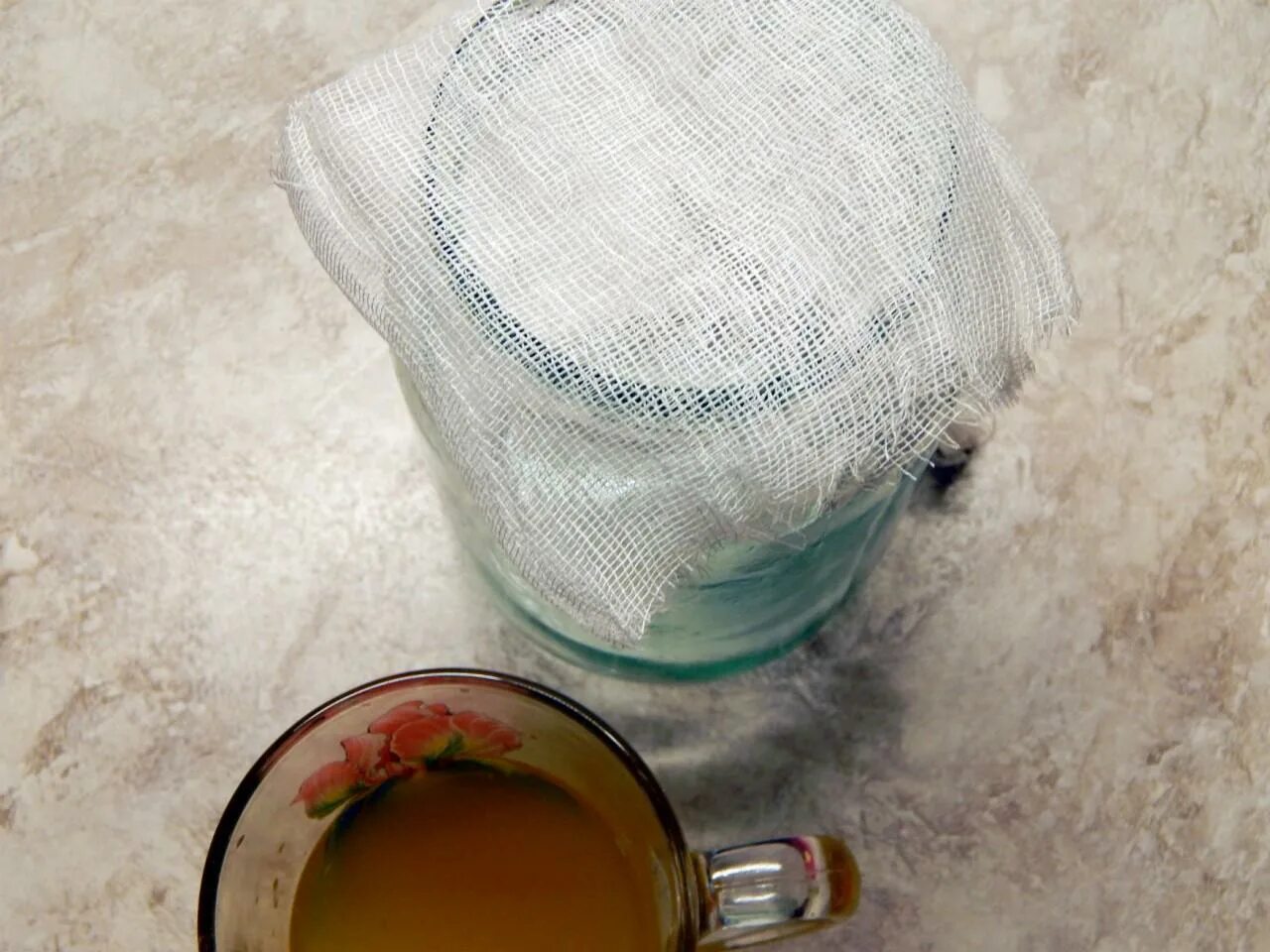 Затем процедить. Лимонный квас. Отвар процедить. Процеженный настой. Процедить бульон через марлю.