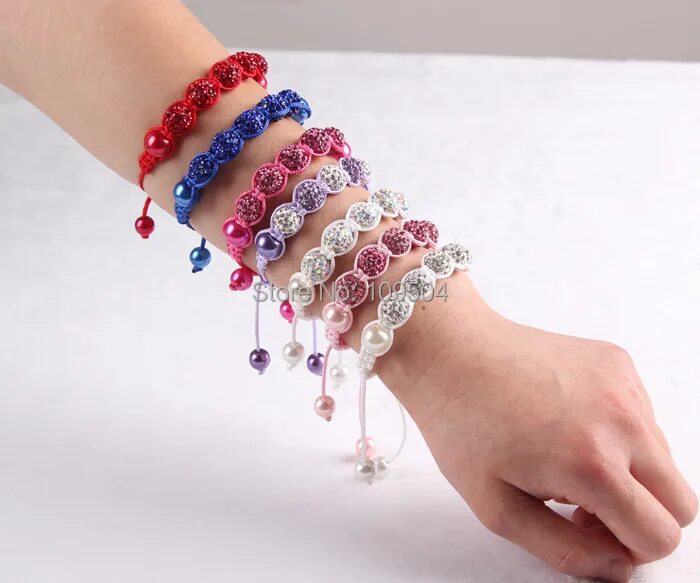 детские браслеты. яркие браслеты из бусин. резиночки для плетения браслетов. сделать детские браслеты. сделать детские браслеты.