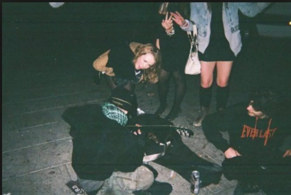 Freaks surf curse текст. Cry i am just a freak. Песня freaks surf curse. Cry i am just a freak. Дэнни мезоннёв suburban.