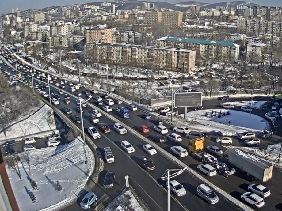 Город Владивосток 2022. Пробки Владивосток. Предновогодние пробки. Владивосток фото. Владивосток население 2024