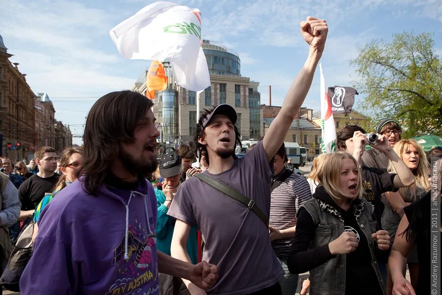 Митинг арт. Митинги арты. Анархия в городе. Протестующий на митинге арт. Уличный митинг