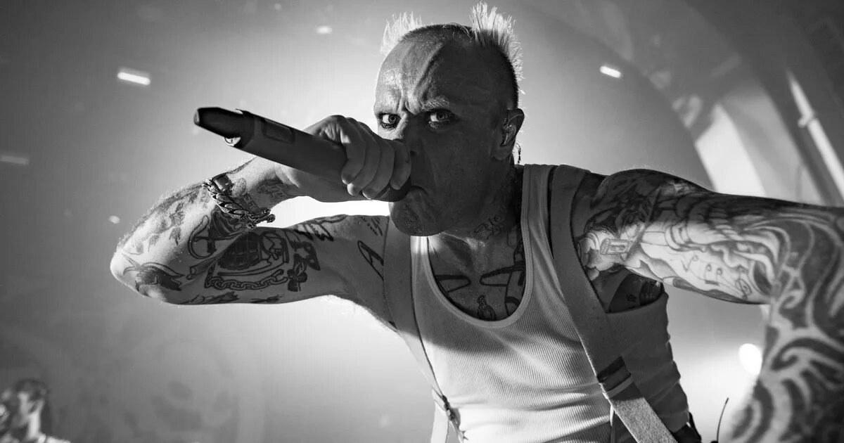 Под флинт. The prodigy keith flint. prodigy солист. продиджи солист кит флинт. the prodigy keith flint жена.