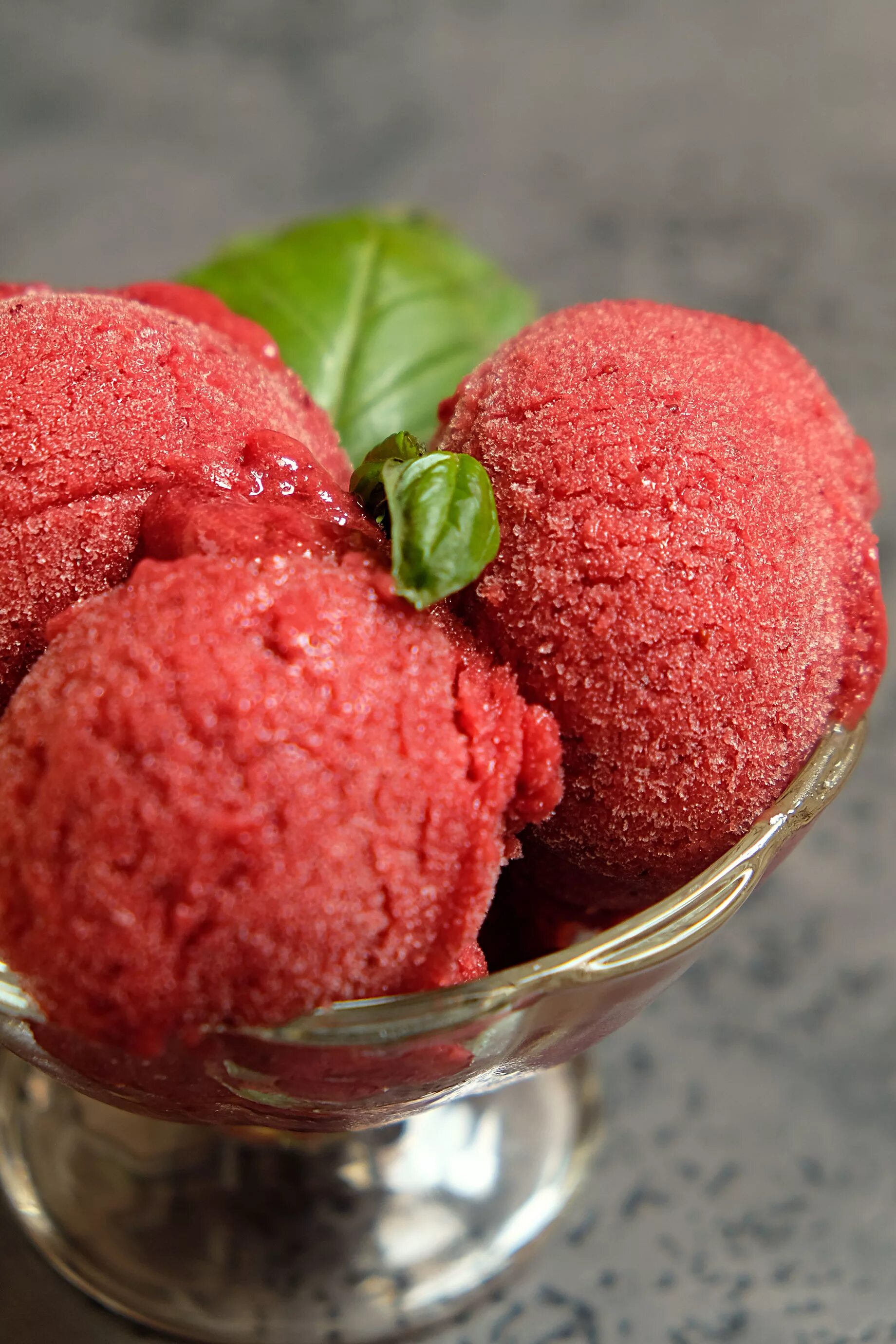 сорбет фрутобелла. мороженое малиновый щербет. клубничный сорбет. сорбе (акулье сорбе)sorbet shark cookie. сорбет щербет мороженое.