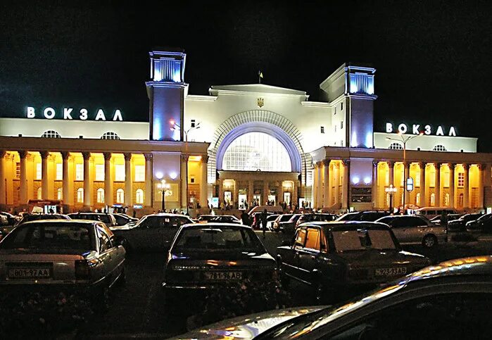 Вокзал днепропетровск. Ж Д вокзал Днепропетровск. Железнодорожный вокзал Днепропетровск-Южный. Днепропетровск Южный вокзал.