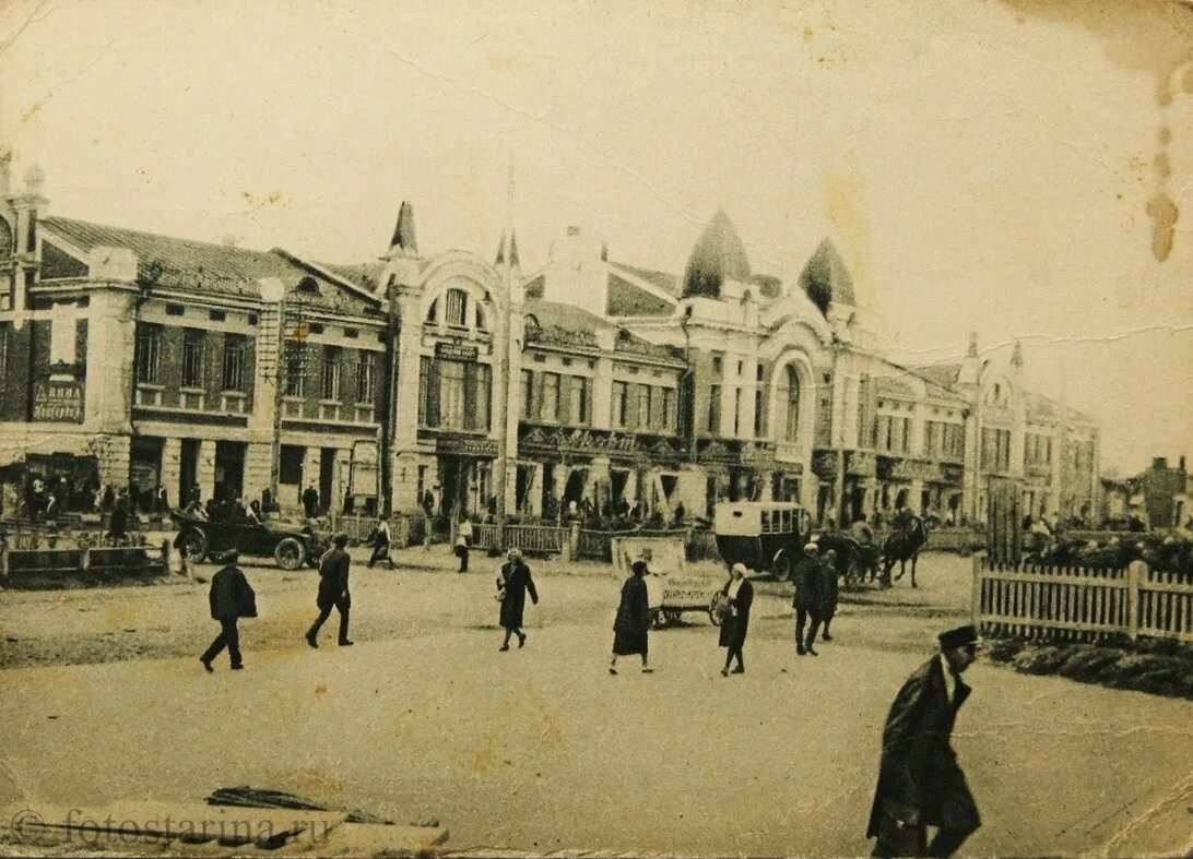 Новосибирск 1930 годы. Новониколаевск городской торговый корпус Новосибирск. Новосибирск в 1930-е годы красный проспект. Краеведческий музей Новосибирск Новониколаевск. Новониколаевск торговый корпус.