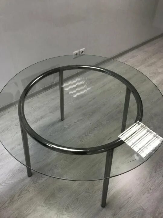Стеклянный стол ikea. Икеа журнальный столик витшё. Столик кованый со стеклом икеа. Стол икеа круглый стеклянный металлический. Обеденный стол ikea альста 703.