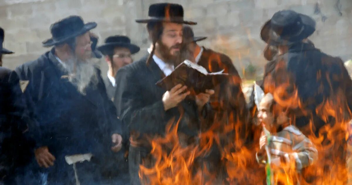 Седер песах пасха. Месяц пасхи у иудеев. Праздник иудаизма песах. Еврейская пасха в 2021 году. Песах праздник иудеев.