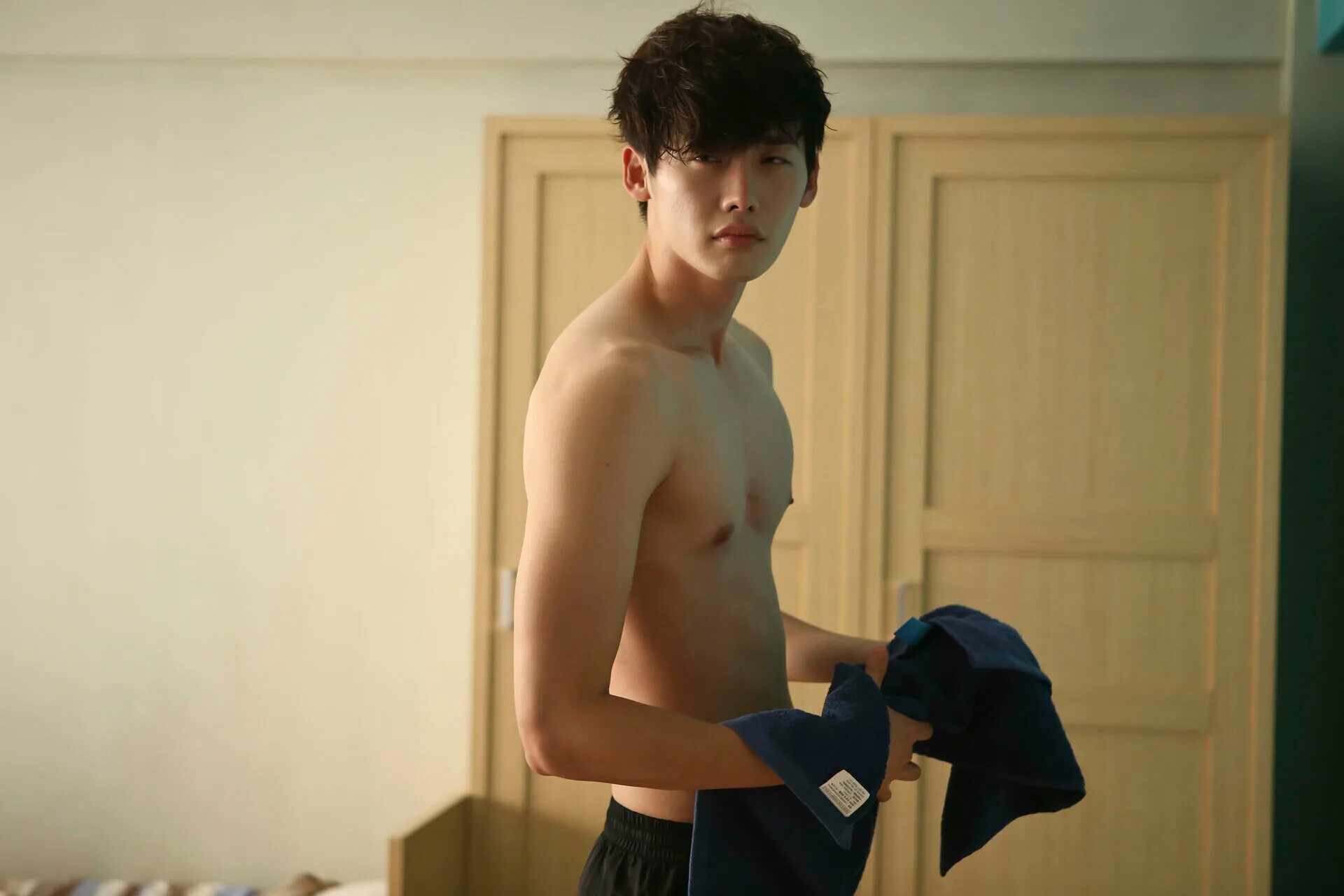 Не дыша фильм 2016 корея. Лин чон сок торс. Не дыша фильм 2013 со ин гук. Почти не дыша. Не дыша фильм 2016 корея.