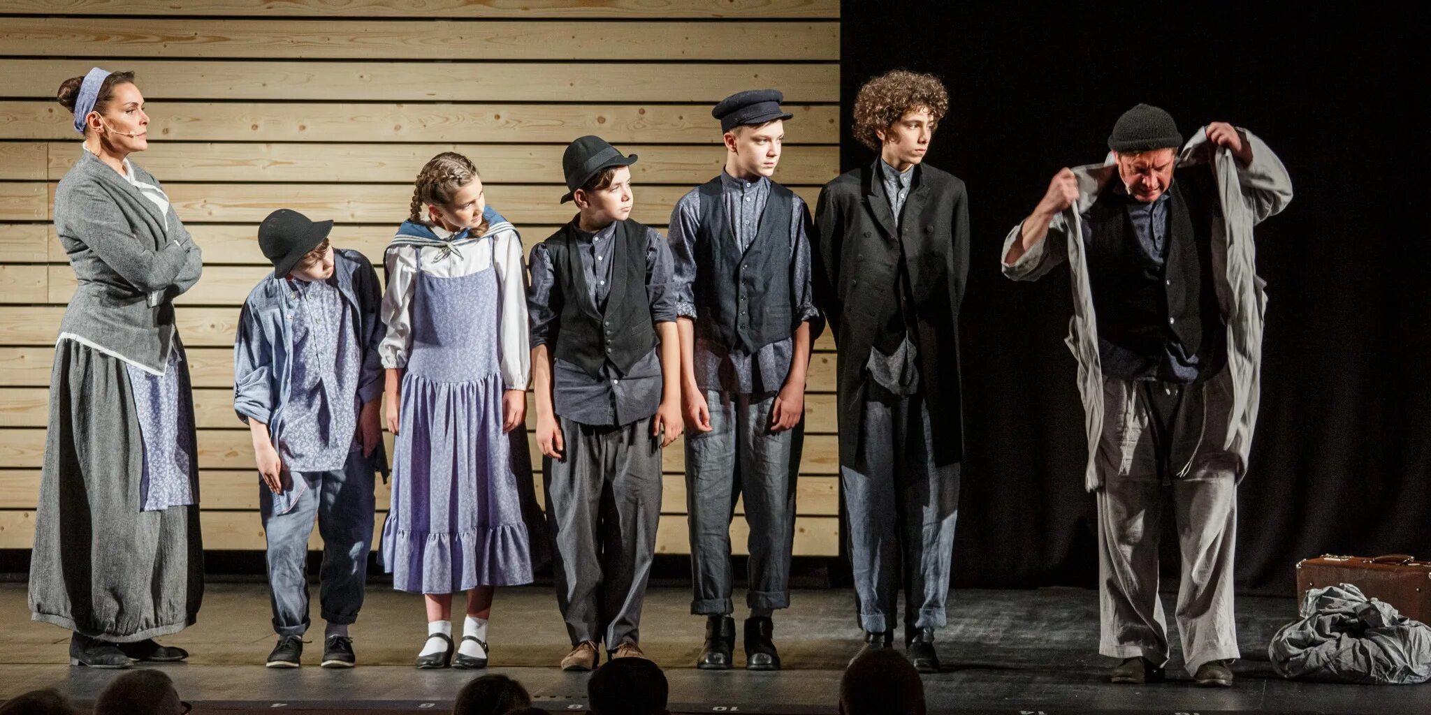 еврейское счастье спектакль сочи. еврейское счастье спектакль цдкж. еврейский спектакль. еврейский спектакль. еврейское счастье спектакль егора дружинина.