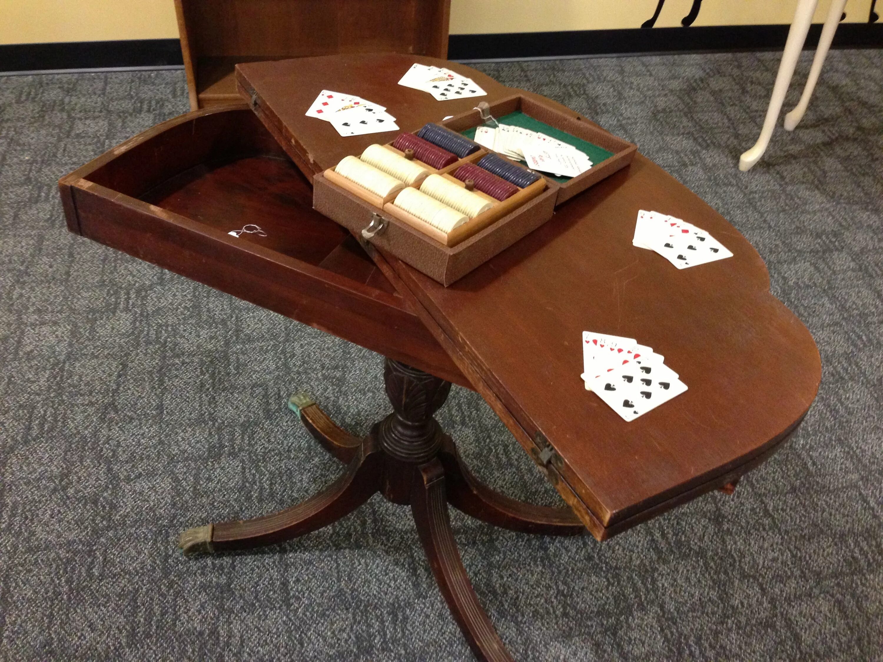 Card table. Антикварный стол для карточных игр. Table карточка. Card table. Старинный игральный стол.