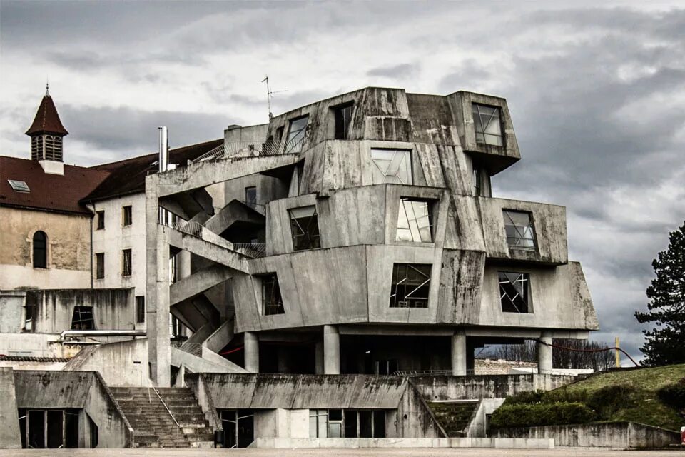 брутализм в экстерьере. здания в стиле брутализм. тбилиси. здания в стиле брутализм. брутализм в архитектуре москвы.