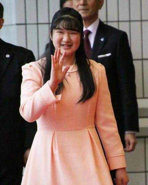 18 япония дочь. Дочь императора японии айко. японская принцесса айко. император японии айко. дочь императора японии айко 2025.