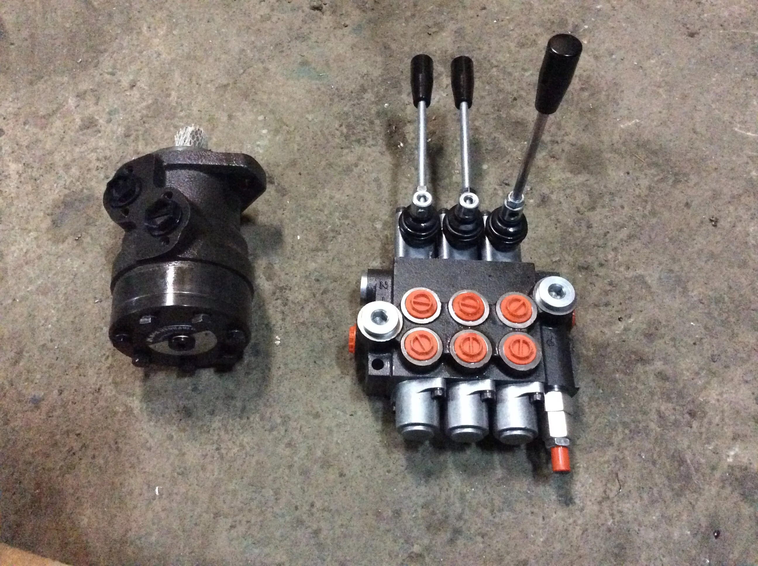 Какой распределитель. Распределитель мтз 82 р200. Распределитель гидравлики мтз 80. Модульный гидрораспределитель hr4. Гидрораспределитель bondioli pavesi.