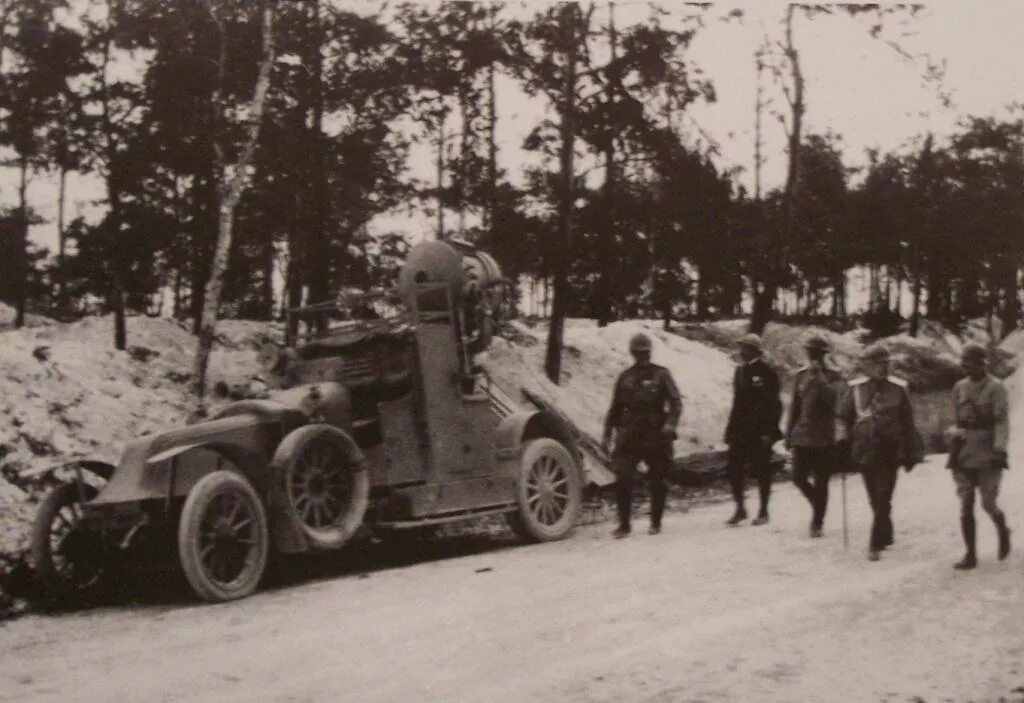 Автомобили первой мировой. Автомобили 1 мировой войны. Автомобильный транспорт первой мировой войны. Бронеавтомобили первой мировой. Грузовики 1 мировой войны.