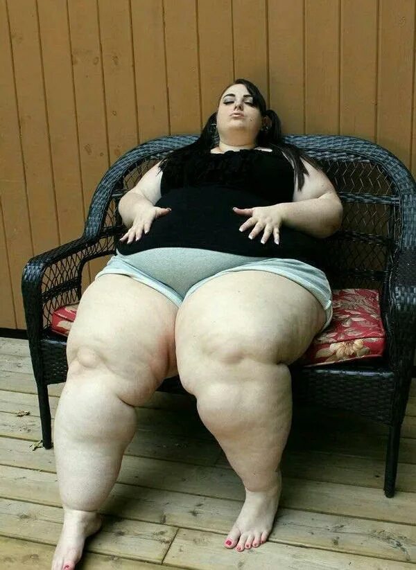Бесплатные толстых баб. Огромная толстая женщина. Очень большие жирные женщины. Женщины с очень толстыми ногами.