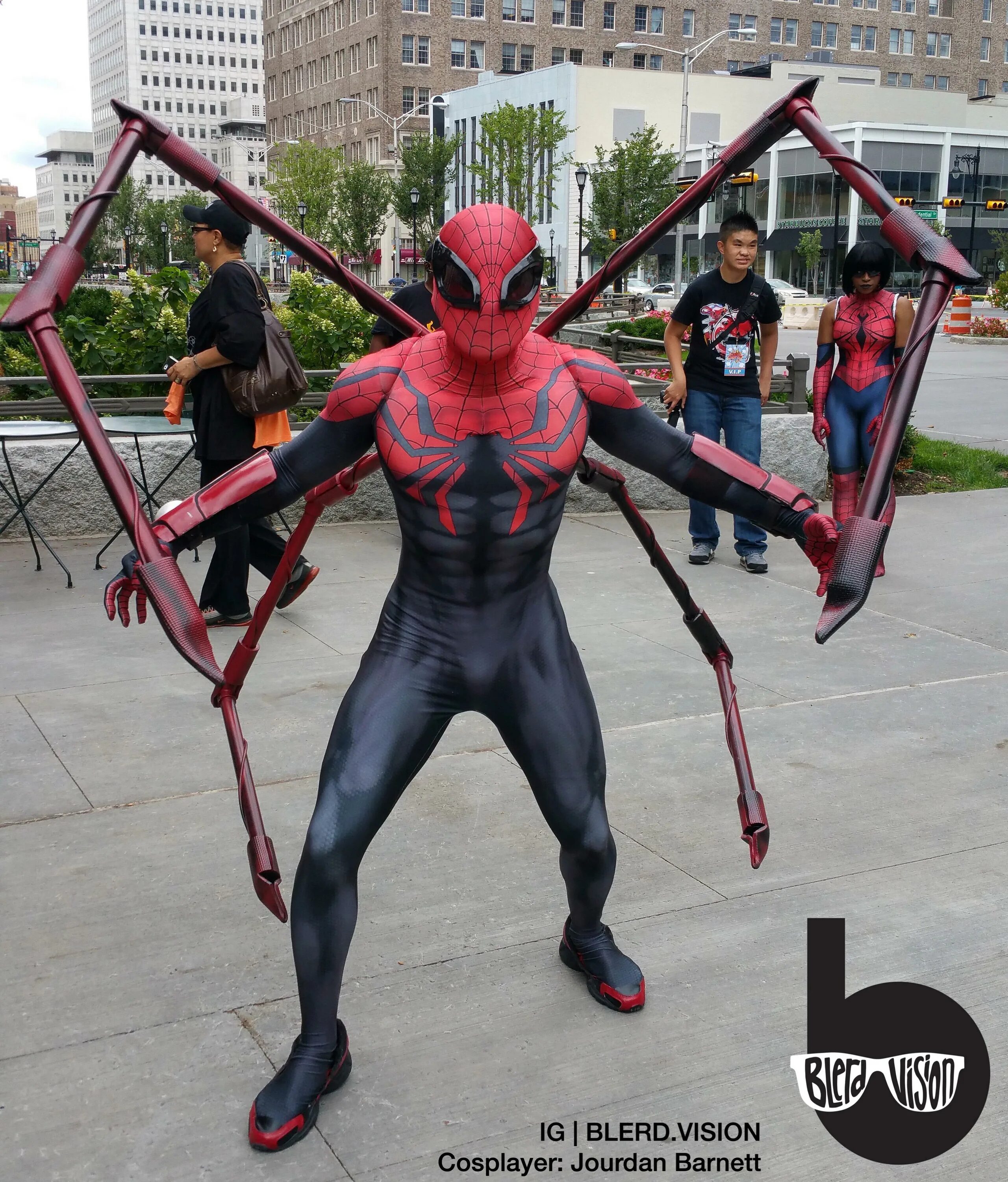 Покажи какие человеки бывают. Superior Spider-man Cosplay. Spider man косплей. Superior Spider man костюм. Супериор Спайдермен костюм.