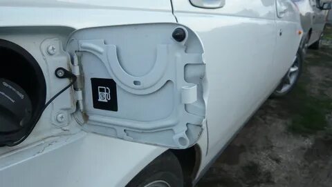 Лючок бензобака приоры