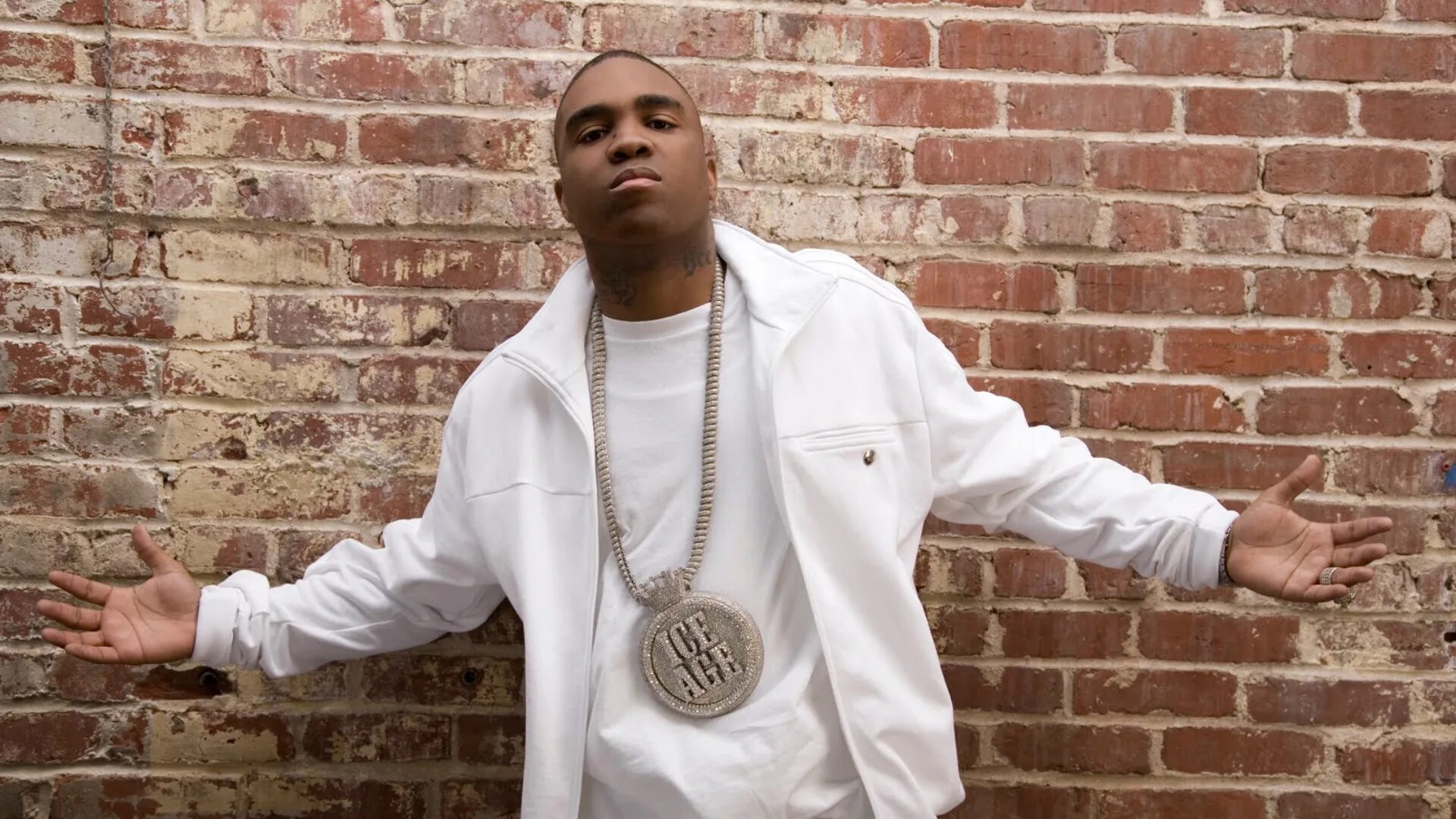Mike are. Mike jones. майк рэпер. mike jones rapper. образ рэпера.