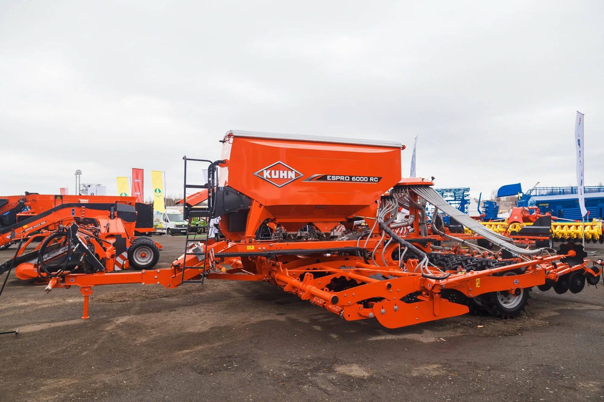 Агровятка 2024. Сеялка Kuhn Fastliner,. Kuhn Espro 3000 сеялка. Сеялка Kuhn l 1918. Kuhn Espro 3000 сеялка информация.