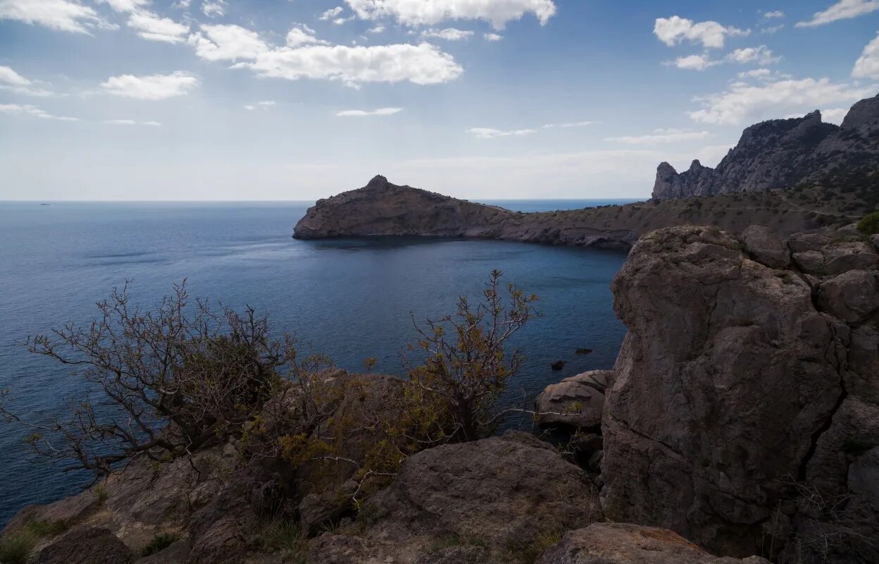 Мыс дата. Голубовские камни алушта. мыс датта. мыс дату. мыс зенькова.