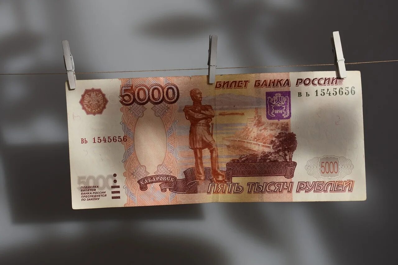 Дал 5000 рублей. 5000 Рублей. Фальшивые 5000 рублей. Российские купюры 5000 рублей. Пятитысячная купюра.